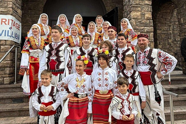 Танцьорите от Фолклорна група „Хайде на хорото“ в Калгари ще поставят днес начало на нов творчески сезон