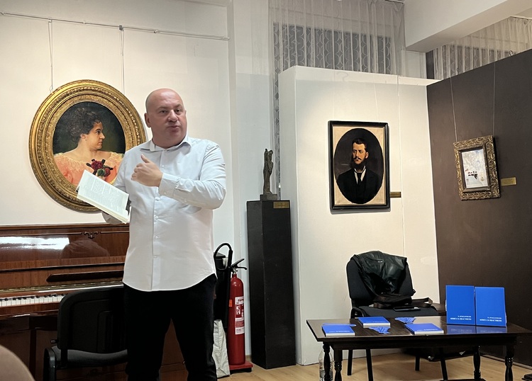 Vladimir Drandarevski presented his “Book of Happiness” at Svishtov