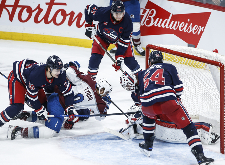 Winnipeg continues its NHL winning streak