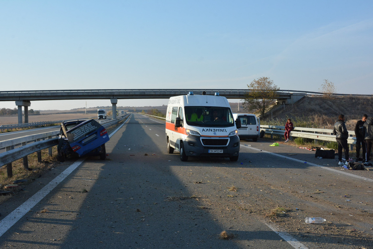 A serious accident with two victims closed the “Maritsa” highway near Dimitrovgrad in the direction of Sofia