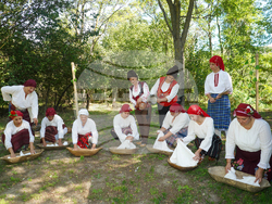 Обичаят „Белене на платно за сватба“ ще представя област Шумен в национална селекция за „Живи човешки съкровища"