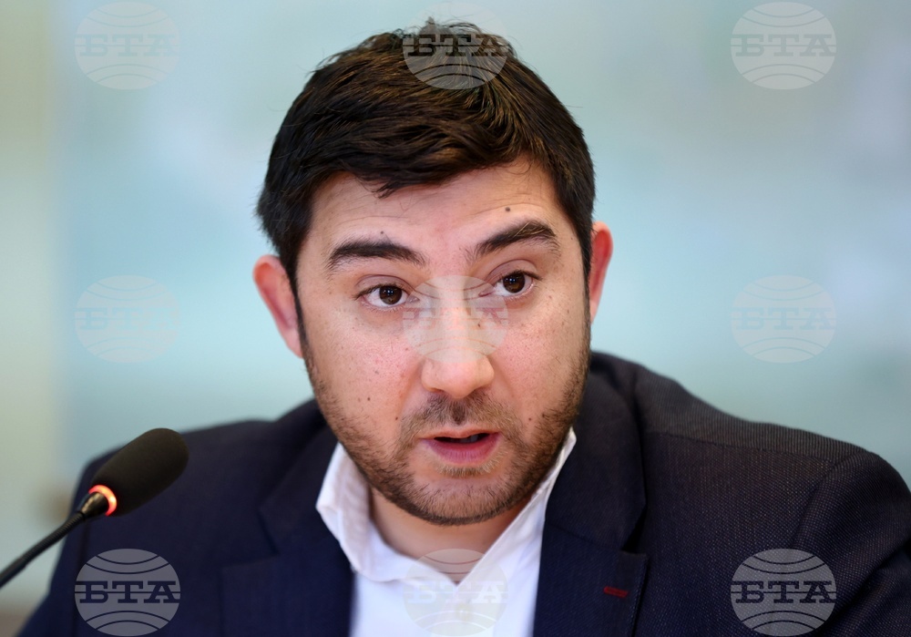 От утре учениците, студентите и докторантите ще пътуват с месечна карта за цялата мрежа в градския транспорт на София на цена от 15 лв.
