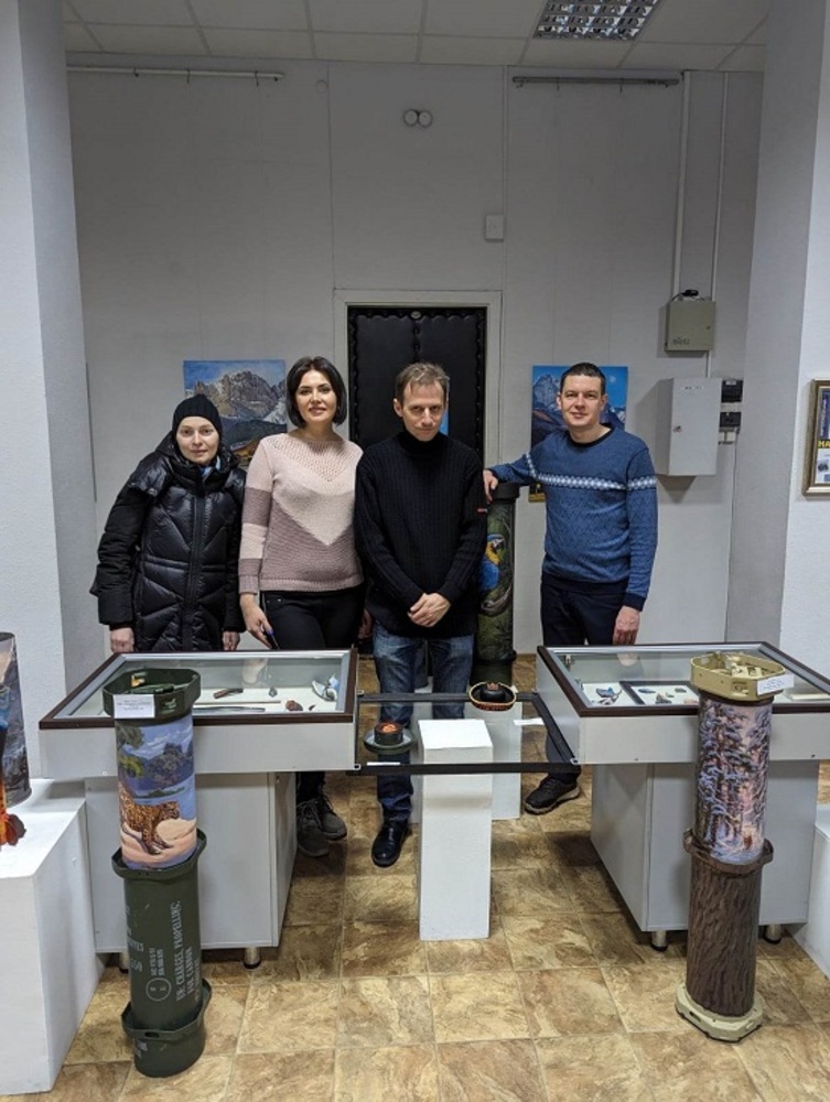 Художник с български корени от Запорожие рисува, за да помага на украинската армия