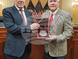 Главният прокурор Иван Гешев е с организаторите на дискусията – конгресмена Пийт Сешънс