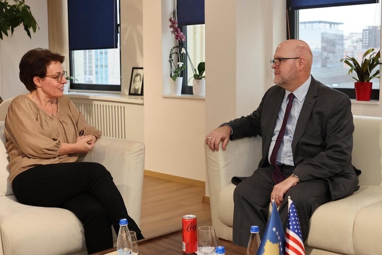 Kosovo's foreign minister confirmed his country's commitment to the Euro-Atlantic agenda in a meeting with the US ambassador in Pristina