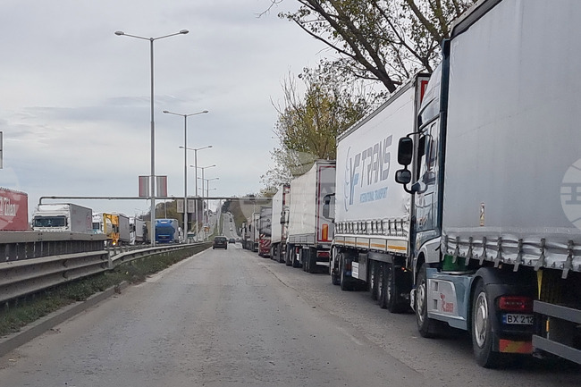 Сухопътният товарен транспорт в България намалява през 2024 г. до най-ниското си ниво от 2019 г., показват данни на Евростат