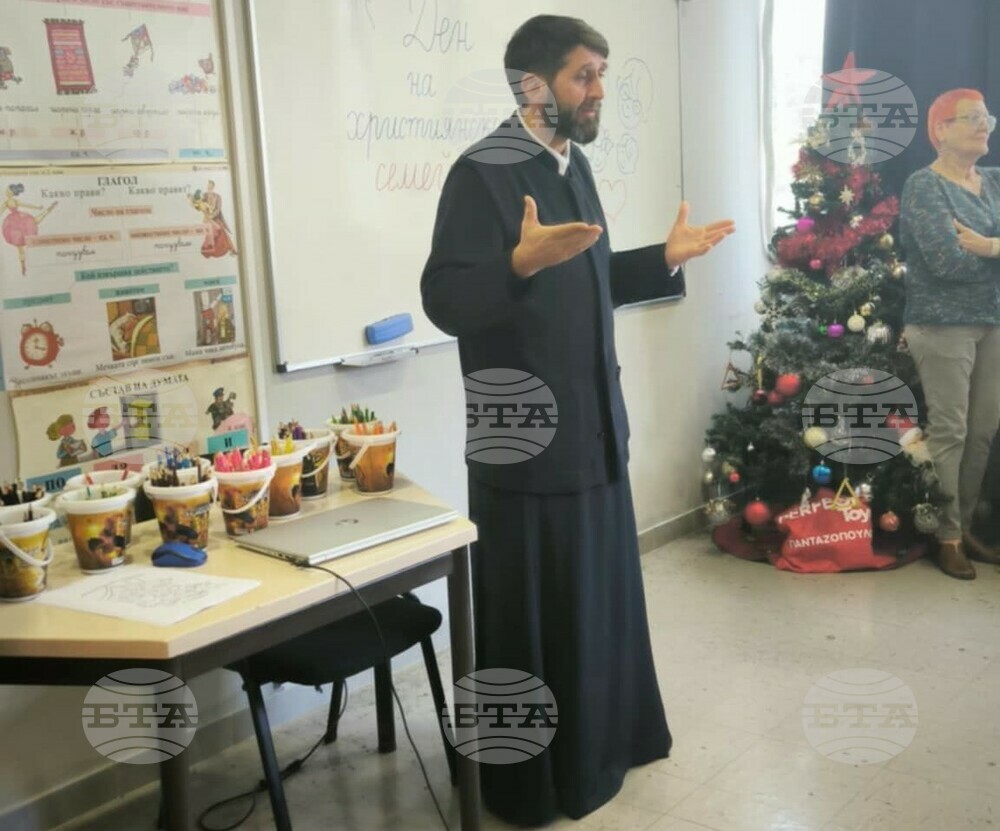 Отец Стефан изнесе беседа за ценностите на християнското семейство в училище „Св. св. Кирил и Методий“ в Атина