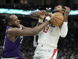 Clippers Bucks Basketball