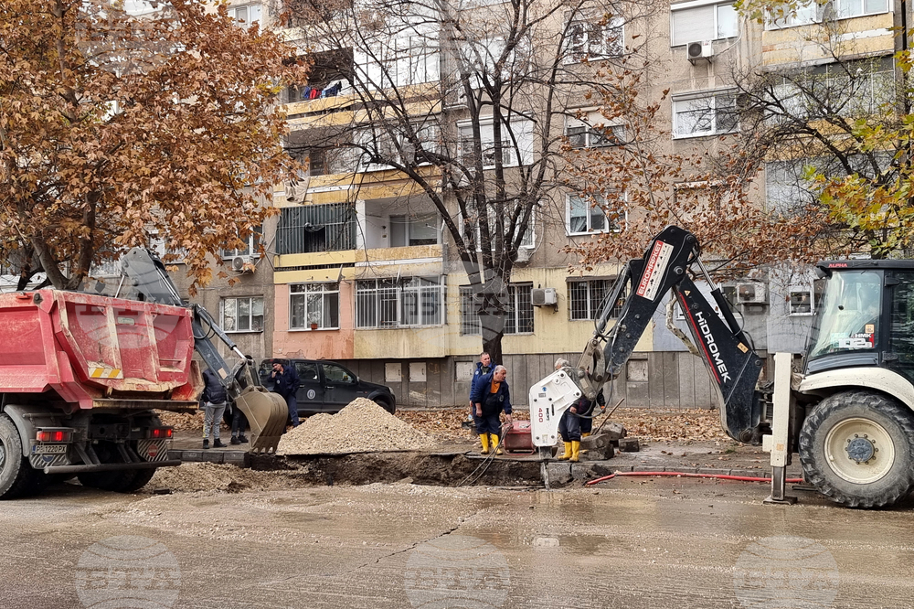 Спукан е газопровод при ремонтни дейности на бул. "Кукленско шосе" в Пловдив, съобщиха от полицията