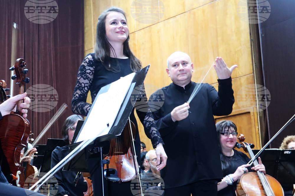 Цигуларката Лия Петрова покори ценителите на класиката в Плевен с шедьовър на Сибелиус