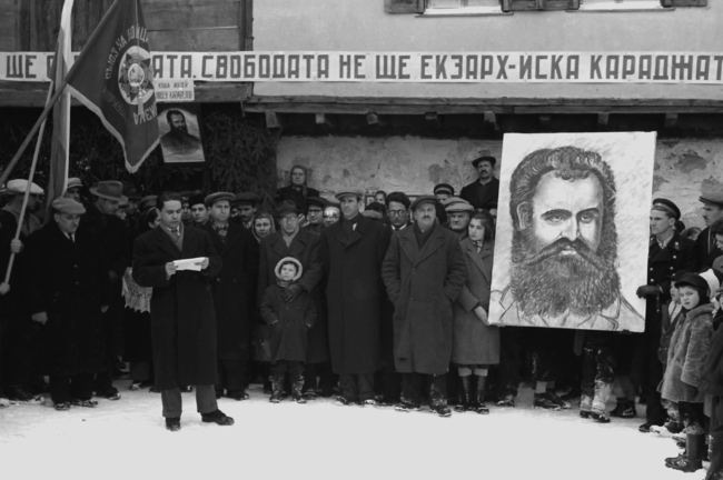 Къщата музей на писателя Любен Каравелов в Копривщица е открита на днешния ден през 1954 година