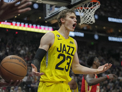 Hawks Jazz Basketball