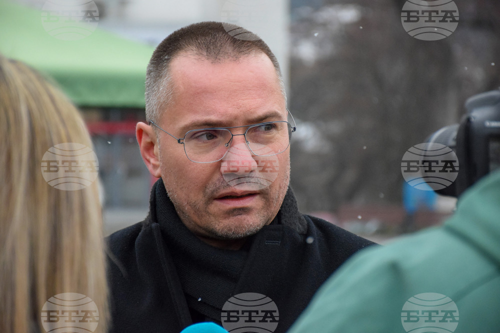 Дали ще ходим днес в Скопие ще решим в зависимост от обстановката по границата, коментира в Благоевград евродепутатът Ангел Джамбазки
