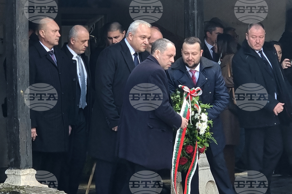 Deputy PM Demerdzhiev, Bulgarian Delegation Pay Floral Tribute at Gotse Delchev Grave in Skopje