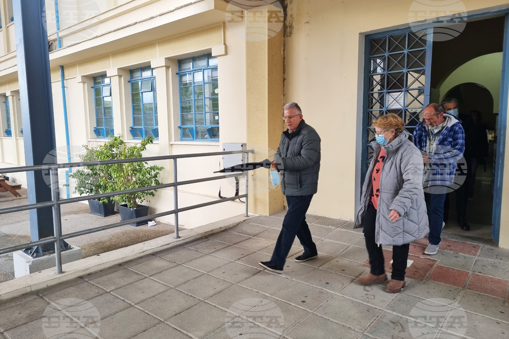 Над 55 процента от кипърските избиратели гласуваха до 15 ч. въпреки проливния дъжд