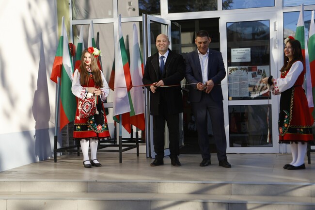 Община Свиленград: Прерязаха лентата на модернизираната сграда на СУ "Д-р Петър Берон"