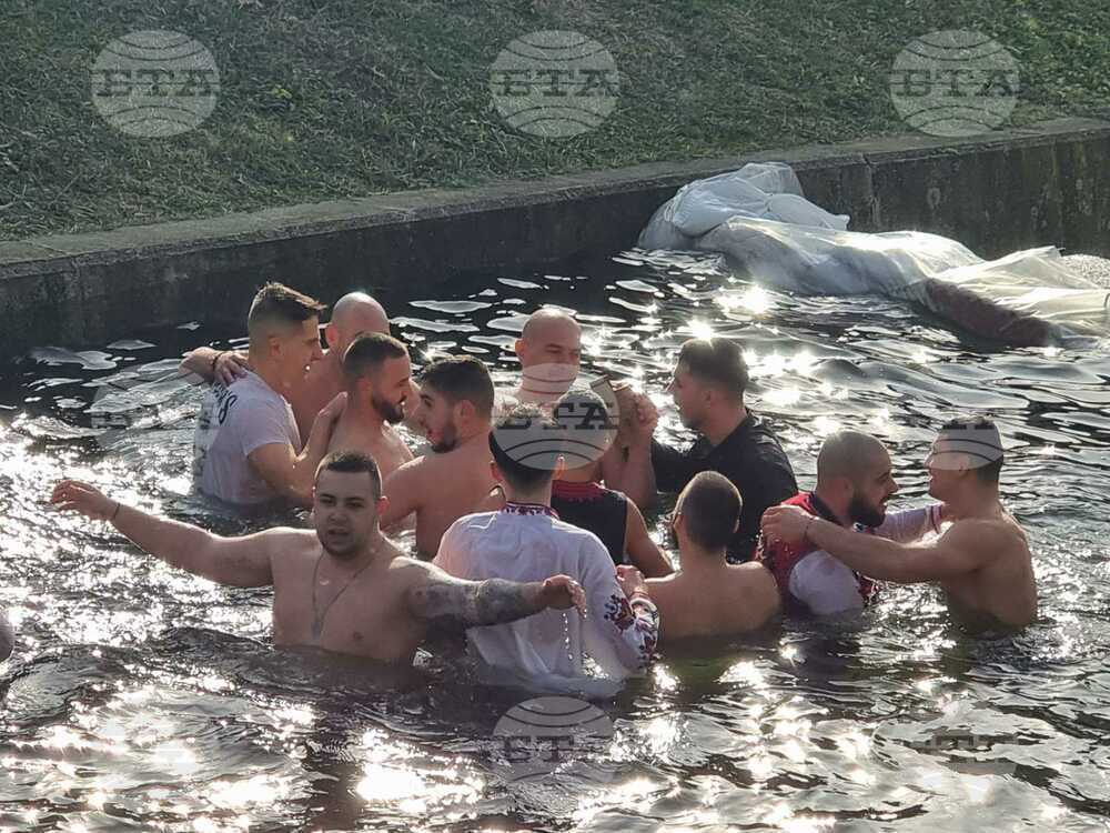 37-годишен мъж извади богоявленския кръст в Сливен