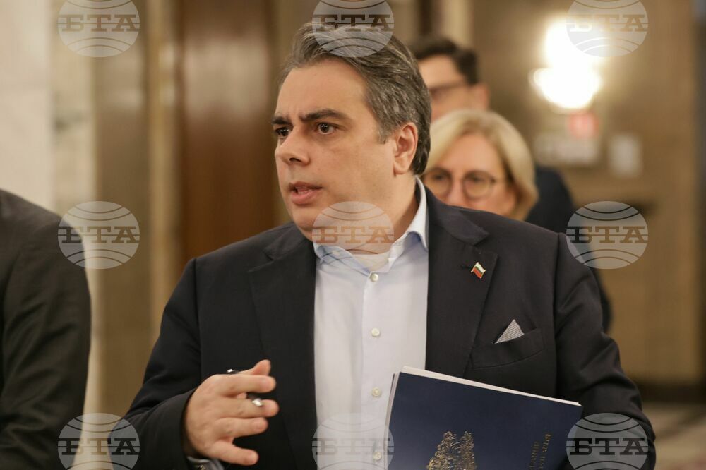 Assen Vassilev Rejects Slavi Trifonov's Financial Policy Criticism