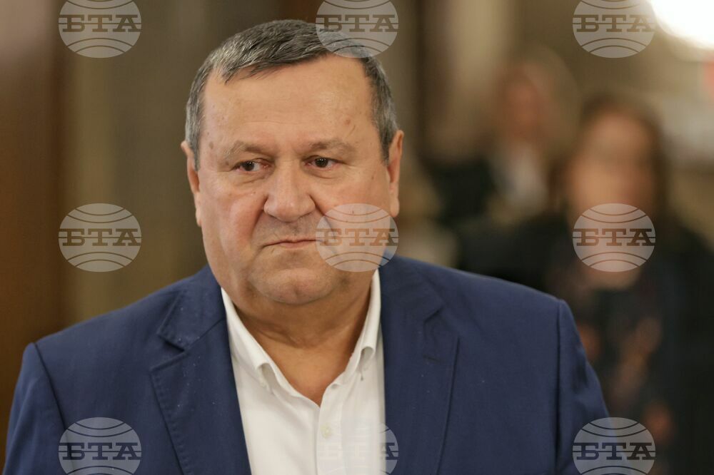 Достойна постъпка на един достоен политик, коментира народният представител Хасан Адемов оставката на Кирил Петков