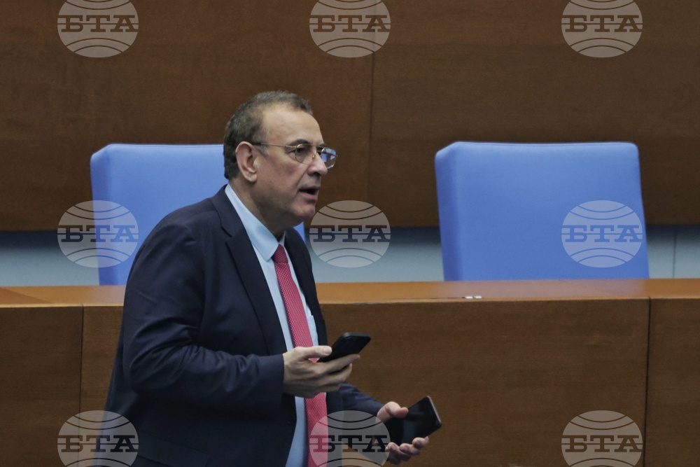 ПГ "Демокрация, права и свободи" - ДПС подкрепя редовно правителство, защото това е национално отговорната позиция, заяви Джевдет Чакъров