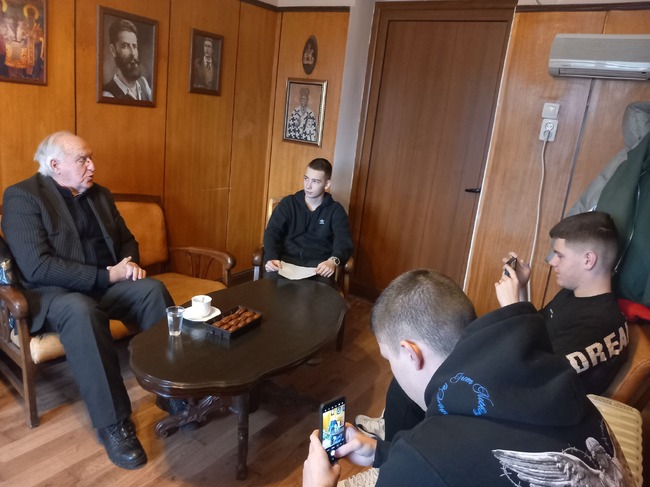 Ученици от Сливница изследват военната история на града в рамките на проект, финансиран от Министерството на отбраната