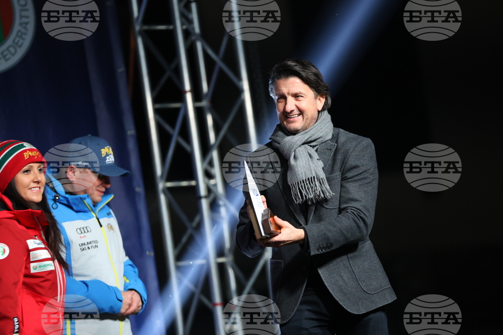 Tourism Minister Awards Winners of Parallel Giant Slalom