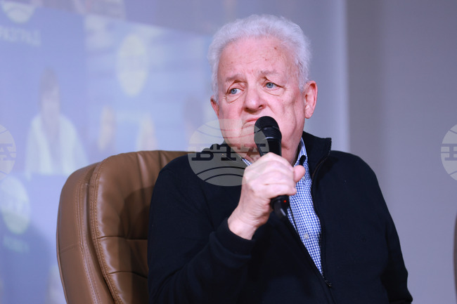 Списание ЛИК ми помогна да стана име, каза Панайот Денев
