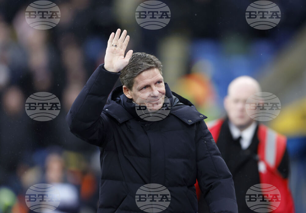 Мениджърът на Кристъл Палас Оливер Глазнер съветва майка си да не губи съня заради медийни спекулации