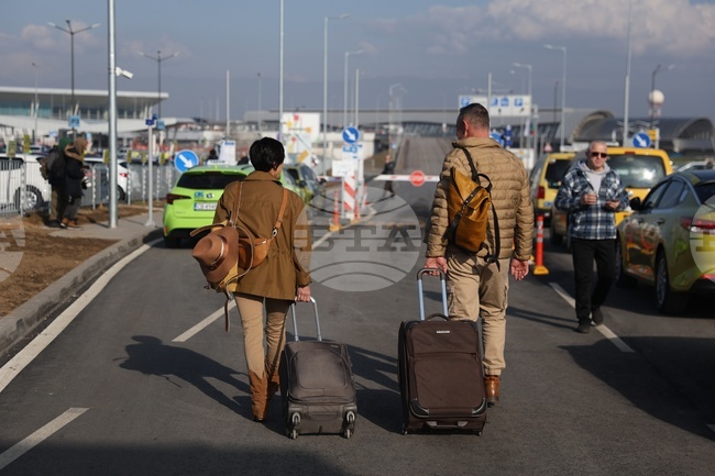 Trips by Bulgarians Abroad Rise Nearly 9% in May, Foreign Visits to Bulgaria Also Up