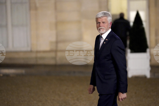 Китай се противопостави на посещението на чешкия президент Петър Павел при Далай Лама