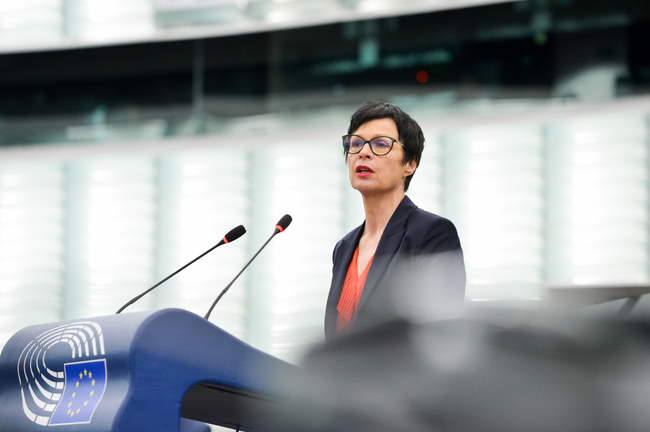 Журналистите се нуждаят от подкрепа повече от всякога, заяви европейският комисар по разширяването Марта Кос