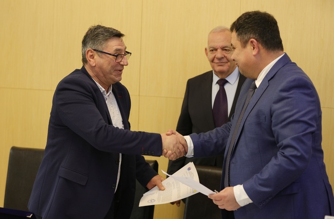 Кметовете на Тутракан и румънския град Олтеница подписаха официални документи за ферибот между двата града
