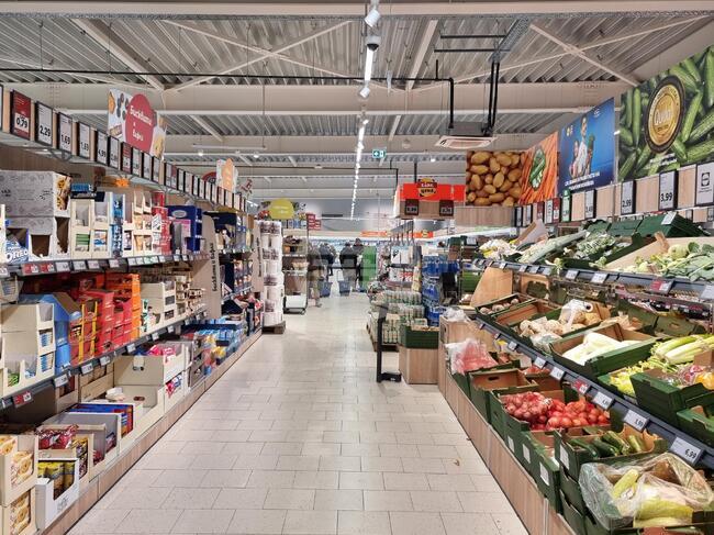 Продажбите на дребно в България през май се увеличават със 7,2 процента на годишна база, съобщава НСИ