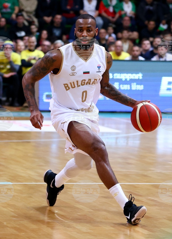 Българският национал Коди Милър-Макинтайър завърши с 8 точки и 7 асистенции при нова победа на Цървена звезда в Евролигата