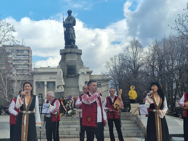 Община Хасково продължава образователните концерти за учениците