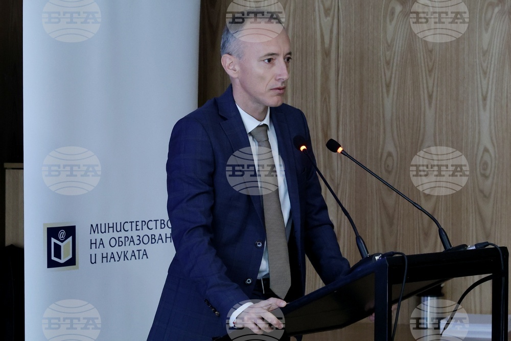 Увеличава се приемът с математика в професионалните направления "Икономика" и "Администрация и управление"