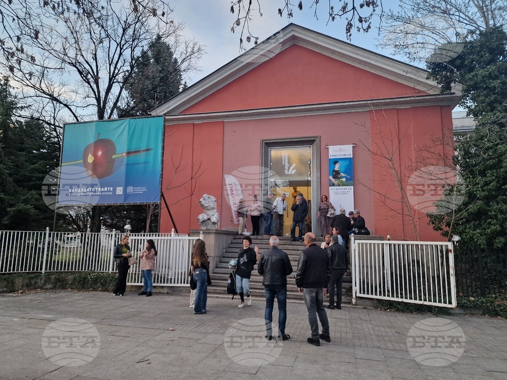 В галерия „Академия“ ще бъдат връчени наградите от конкурса за плакат на тема „Оказване на първа помощ“