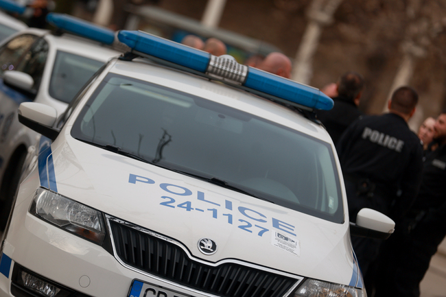 Двама полицаи пострадаха при катастрофа в София
