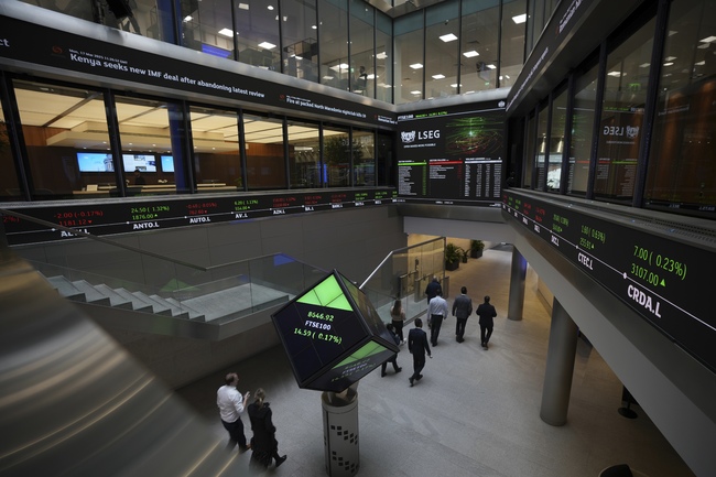 FTSE 100 колебливо след 13 поредни сесии на повишение