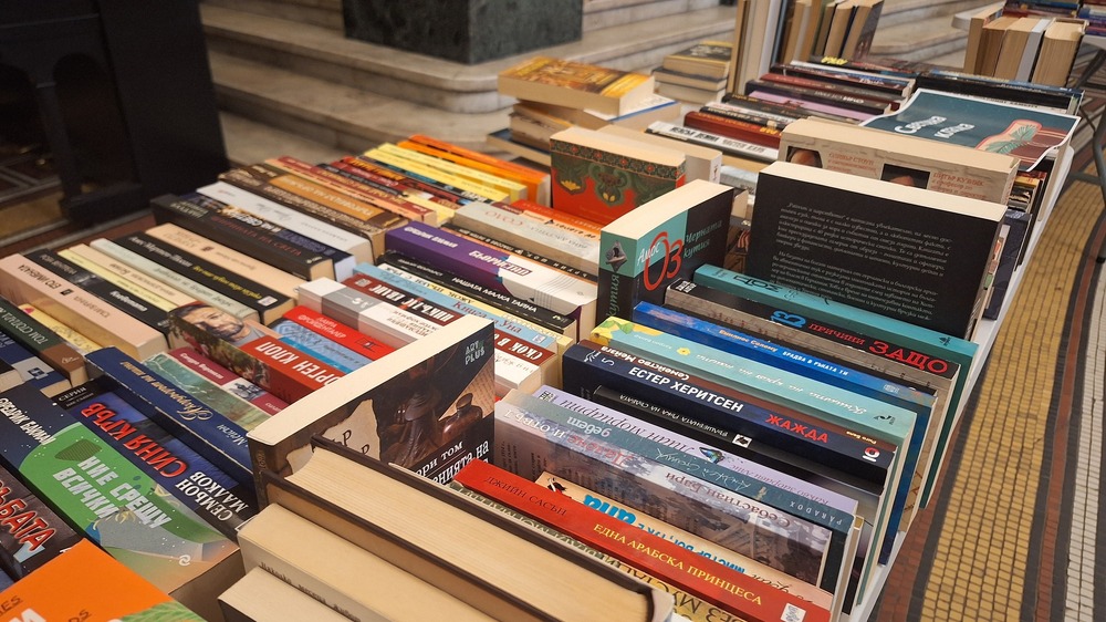 Благотворителният базар "Купи книга, дари надежда" ще се състои днес в Ректората на Софийския университет
