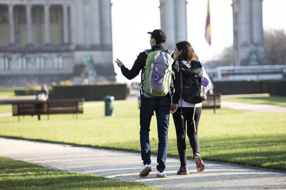 Дезинформацията и подкопаването на демокрацията са главните предизвикателства пред ЕС, според повечето европейски младежи