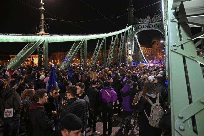Правителството в Унгария планира закон за забрана на блокадите на мостове