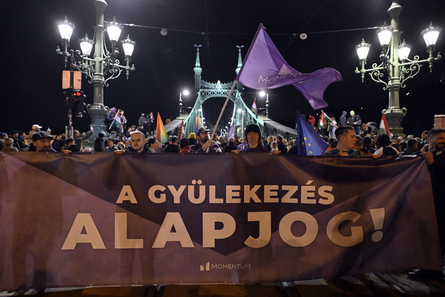 Протест срещу Орбан в Унгария след забрана на ЛГБТИ+ парада