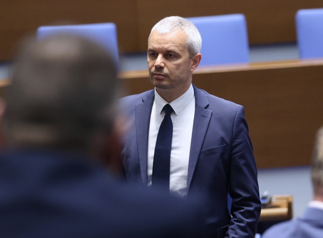Костадин Костадинов настоява за оставка на правителството заради външната политика