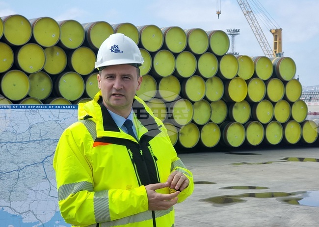 Министър Станков ще посрещне втория кораб с тръби, предназначени за Вертикалния газов коридор