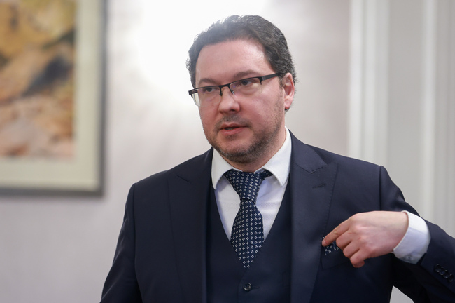 Даниел Митов предлага райския газ да бъде квалифициран като наркотик