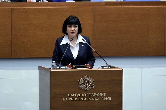 Парламентарната група "Величие" критикува Наталия Киселова за отказ на референдум