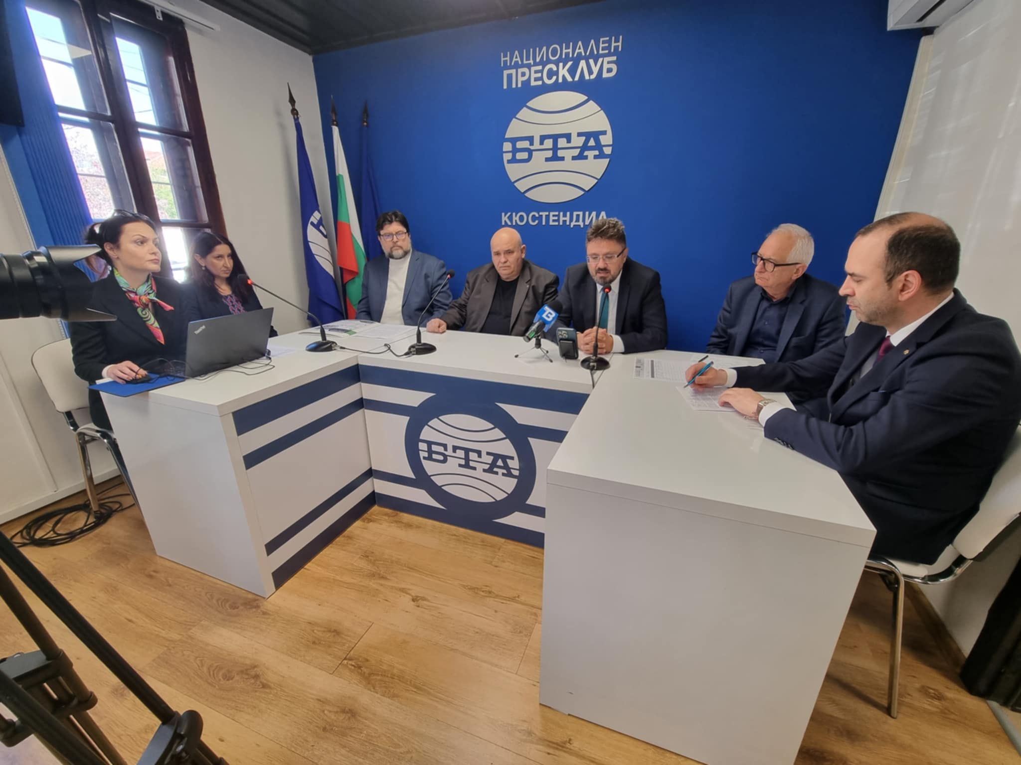 Конференция "Европа на Балканите: Заедно чрез знание" събра представители на местната власт и образованието в пресклуба на БТА в Кюстендил Конференция "Европа на Балканите: Заедно чрез знание" събра представители на местната власт и образованието в пресклуба на БТА в Кюстендил