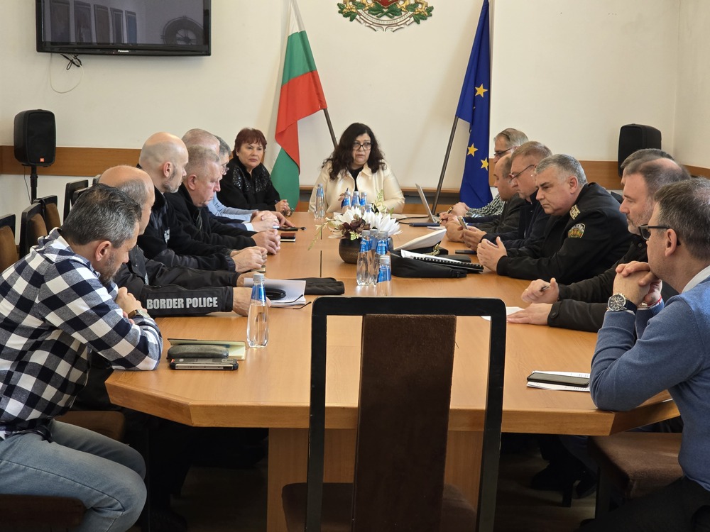 ОА Варна: Частичното бедствено положение ще бъде вдигнато след като се премахнат чувалите със събраните отпадъци. Морето и брега на курортите „Св. Константин и Елена“ и Златни пясъци“ са чисти