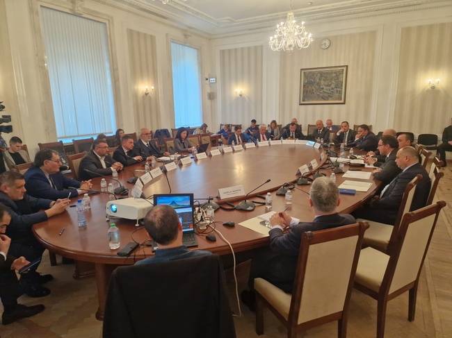 Парламентарната комисия по вътрешна сигурност изслуша кандидати за защита на личните данни